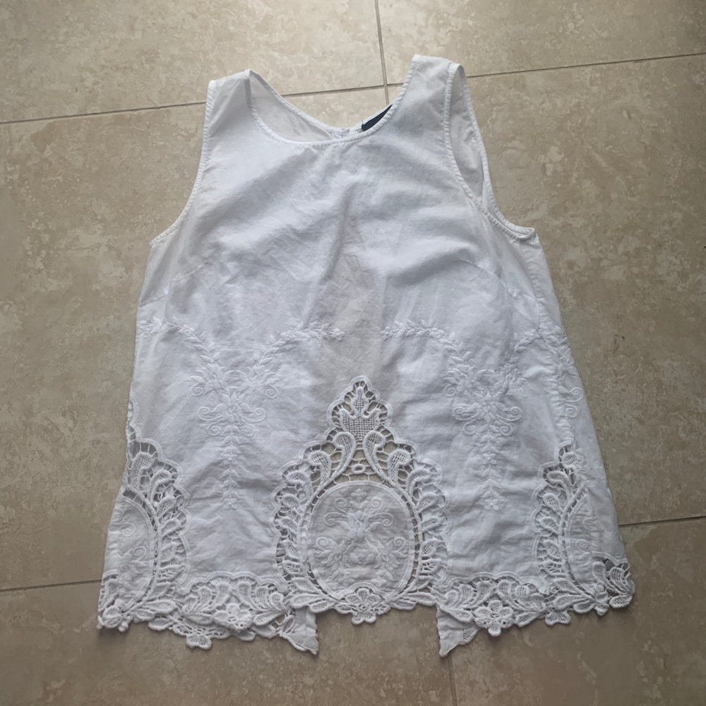 White sleeveless lace detail shirt